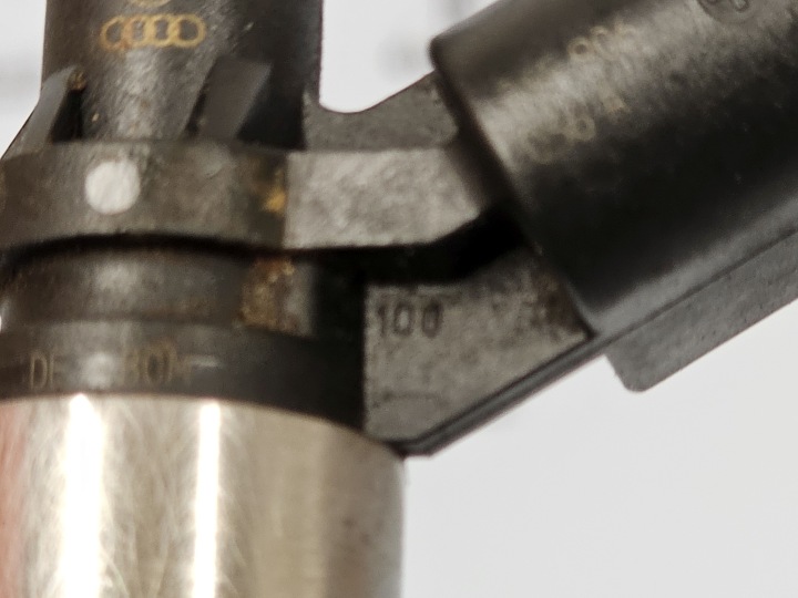 AUDI A4 B7 2.0 TFSI BWE 200KM INJECTEUR 06F906036A 0261500020