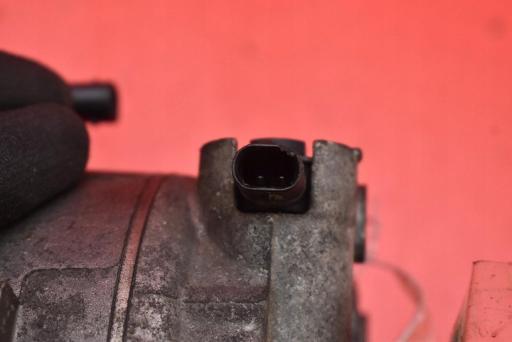 COMPRESSEUR POMPE CLIMATISATION 13335251 UE4 OPEL ASTRA 4 IV J 1.7 CDTI 110KM