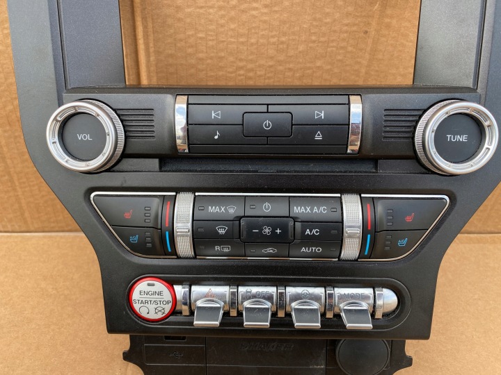 NAVIGATION ENSEMBLE FORD MUSTANG VI 2015-