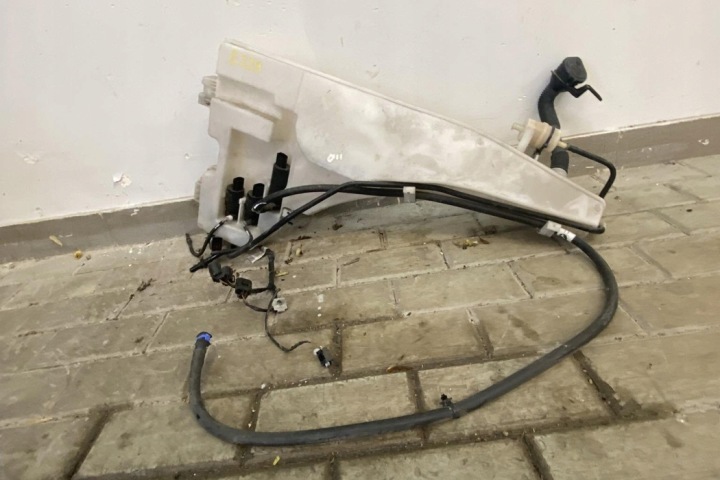 RÉSERVOIR LAVE-GLACES BMW X5 (E70) 10833217 DIESEL 2010
