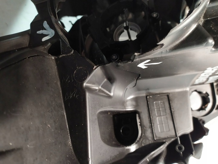 PHARE DROIT AVANT MERCEDES-BENZ VITO W447 A4479067800 ENDOMMAGÉE
