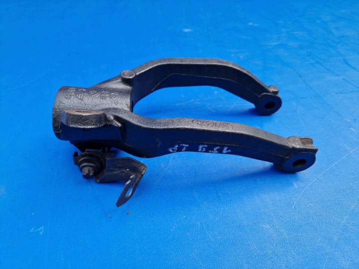 FIXATION INFÉRIEUR FOURCHETTES AMORTISSEUR GAUCHE AVANT ALFA ROMEO 159