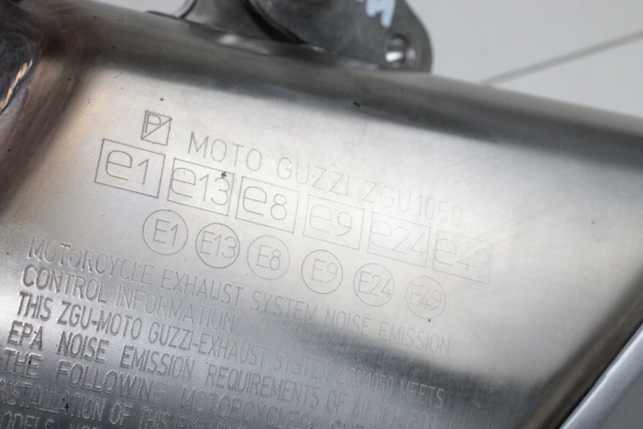 MOTO GUZZI V 100 V100 MANDELLO AVEC ÉCHAPPEMENT SILENCIEUX