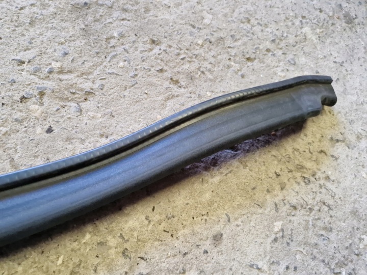 JOINT D'ÉTANCHÉITÉ CAPOTS PLASTIQUE MERCEDES B-KLASA W246 1.5 CDI