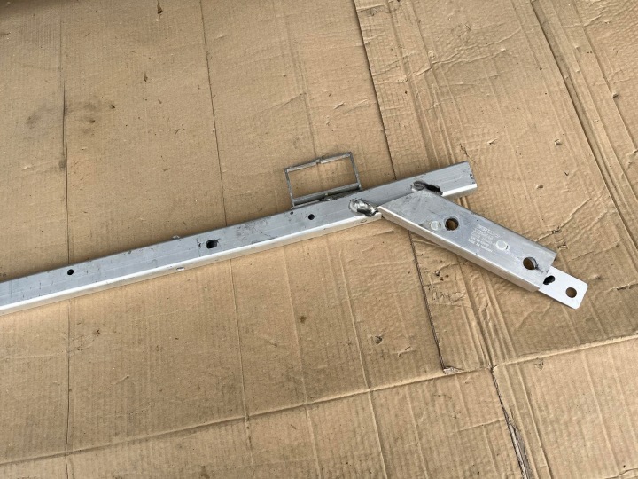 RENFORCEMENT SUPÉRIEUR PANNEAU AVANT VOLVO V60 III 32348648
