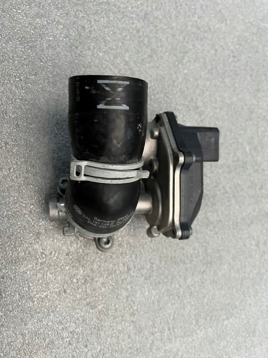 VW AUDI SKODA VANNE EGR 04L131501M 04L131525D