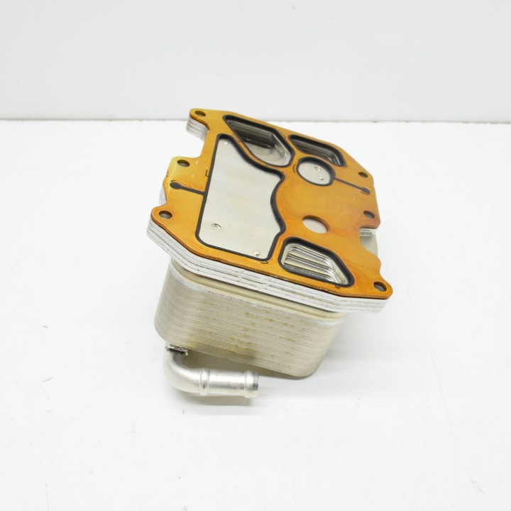 AUDI A6 C8 RADIATEUR HUILES MOTEUR 059117015K