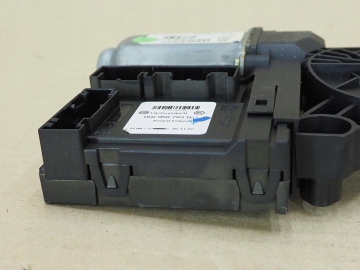 VW GOLF VI PETIT MOTEUR VITRES GAUCHE AVANT 1K0959793B