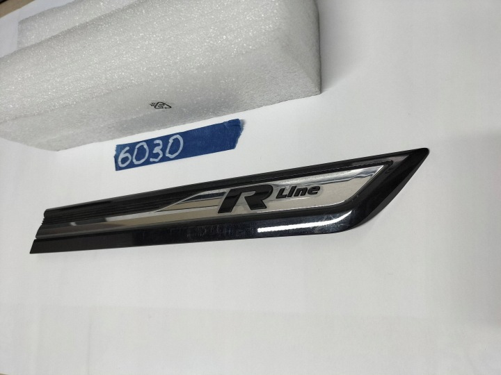 VW TOURAN 5T1 CHROMÉ INSIGNE R-LINE 5TA853425 (SZCZECIN-POZNAN) 6030