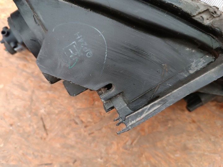 PHARE GAUCHE AVANT EUROPE MITSUBISHI OUTLANDER I 03-