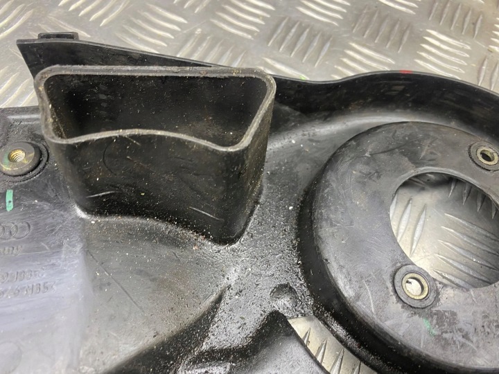 PROTECTION COURROIE DISTRIBUTION AUDI A6 (4B2, C5) 059109133C 2.5L DIESEL 2002