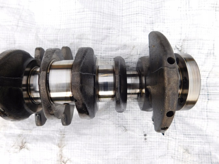 TOURAN II 10-15R 2.0 TDI VILEBREQUIN VERS SZLIFU 03L101B MOTEUR CFH 03L105263