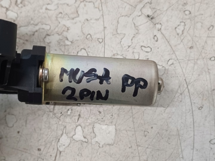 LANCIA MUSA 04- PETIT MOTEUR PODNSZENIA VITRES DROIT AVANT 2PIN 50045603