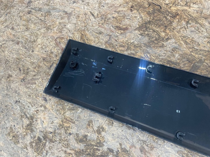 FORD TRANSIT MK8 VIII LIFT 21- MOULURE INFÉRIEURE PORTES COULISSANT DROIT ARRIÈRE ARRIÈRE