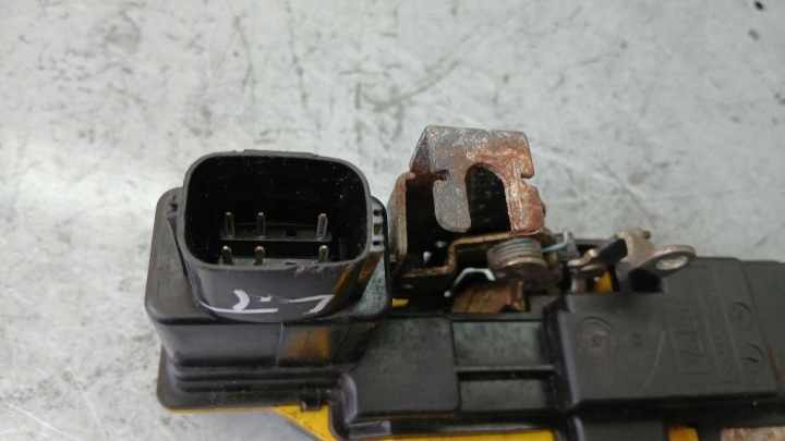 SERRURE GAUCHE ARRIÈRE VOLVO V70 II 04R 2.4D5 6PIN