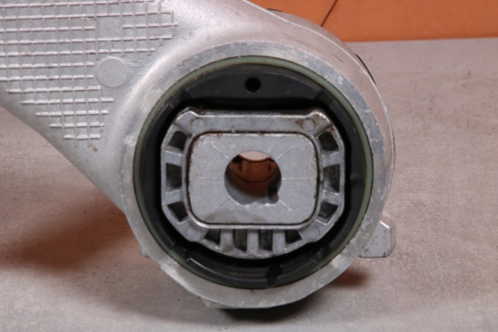 BMW 7' G11 G12 CHÂSSIS CHÂSSIS POUTRE SUSPENSIONS ARRIÈRE 6883918 26741 KM