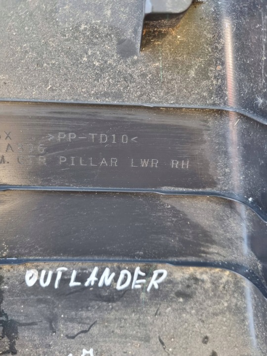 PROTECTION MONTANTS B MITSUBISHI OUTLANDER III 7211A396