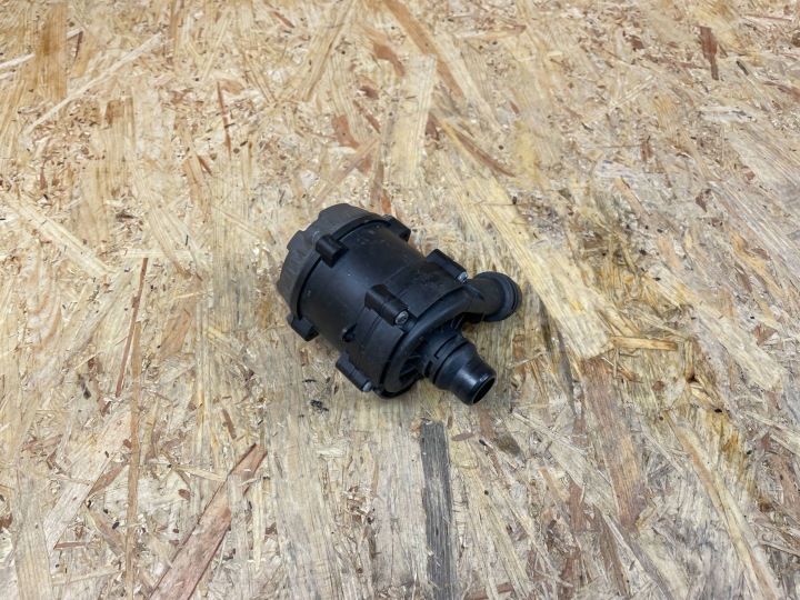 SUPPLÉMENTAIRE POMPE À EAU BMW G11 G12 G20 G21 G22 G26 G30 G31 8638237