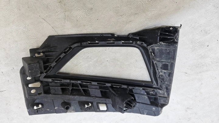 GRILLE PARE-CHOCS BOUCHON AVANT AVANT DROIT POLO 6 VI 2G0853666