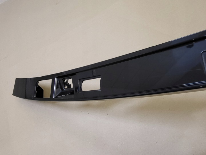 MOULURE CACHE COUVERCLES DE COFFRE ARRIÈRE ARRIÈRE LAND ROVER DISCOVERY V 5 HY32-40406-B OE