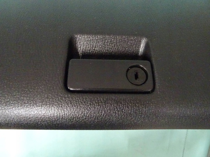 BOÎTE À GANTS TABLEAU DE BORD INSTRUMENTATION PASSAGER MAZDA 6 NR603