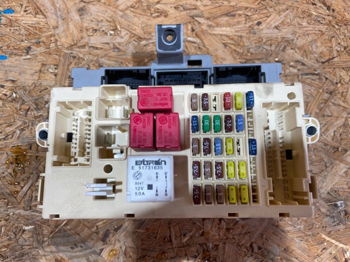FIAT BRAVO II 2 1.9 JTD 07-14 HAYON BOÎTE MODULE FUSIBLES