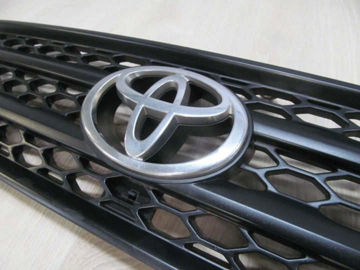 TOYOTA RAV4 II 00-05 CALANDRE RADIATEUR 53111-42130