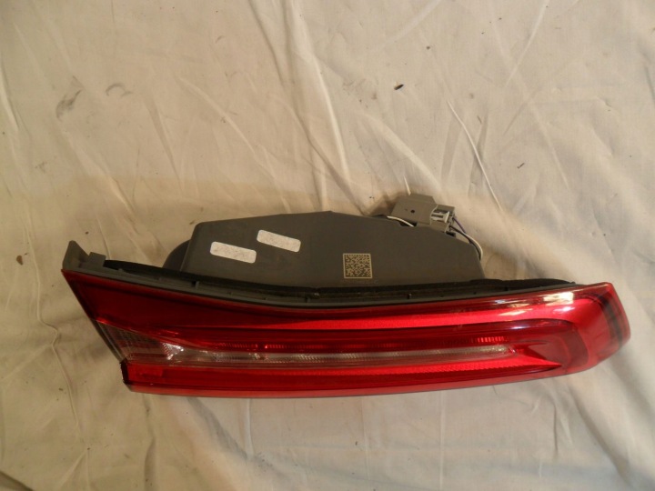 FORD FOCUS MK4 UNIVERSEL PHARE DROITE ARRIÈRE DROIT ARRIÈRE