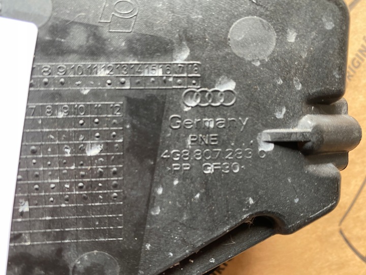 GLISSIÈRE FIXATION PARE-CHOCS DROIT AVANT AUDI A7 C7 4G8807284C 32KM!