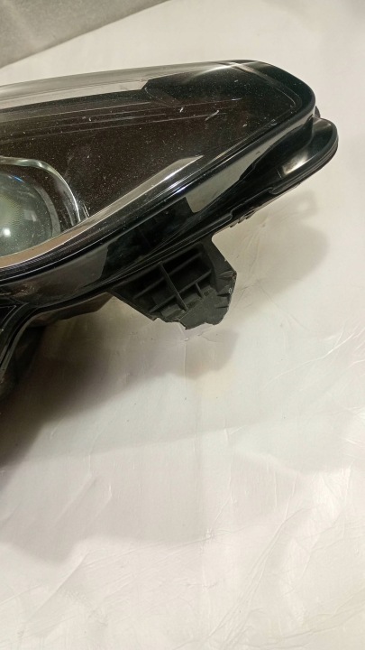 RENAULT MEGANE IV PHARE DROIT AVANT EUROPE 260108478R