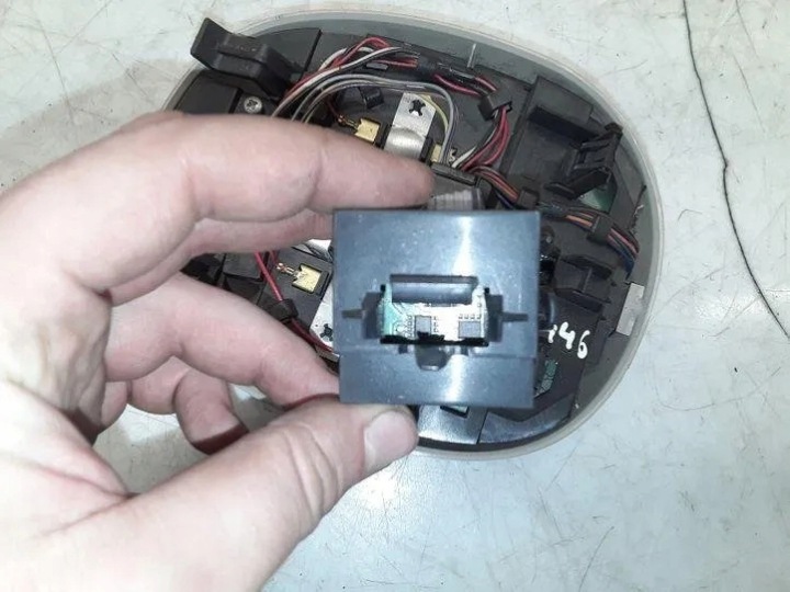 ÉCLAIRAGE INTERNE CHRYSLER PT CRUISER (PT_) 04685242 2.0L GASOLINE