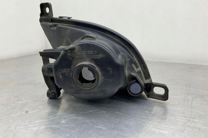 PHARES ANTIBROUILLARD GAUCHE AVANT BMW 5 TOURING (E61) 7177711 3.0L DIESEL 170KW 2008