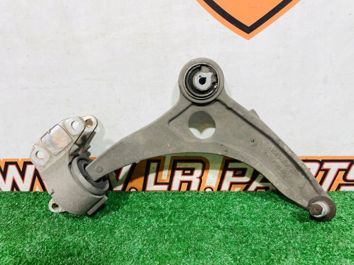 BRAS DE SUSPENSION AVANT DROIT LAND ROVER DISCOVERY SPORT L550 K8D2-3A052-BA