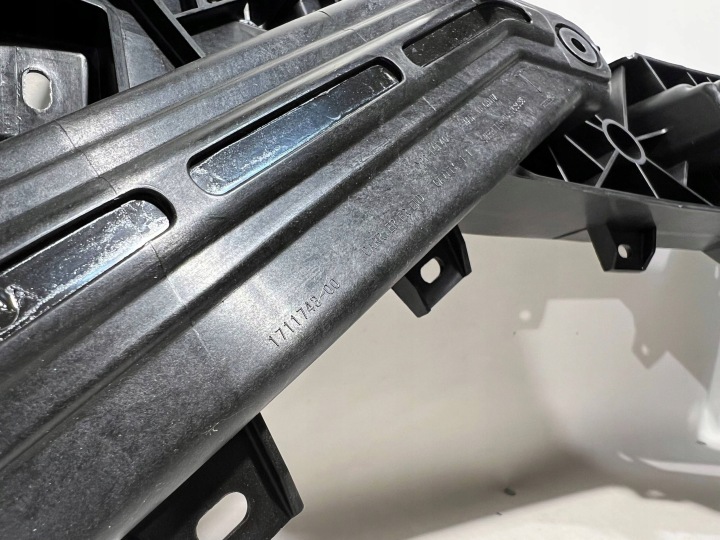 RENFORCEMENT PANNEAU AVANT PARE-CHOCS AVANT TESLA 3 HIGHLAND 1711747-00-E