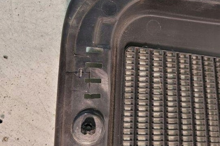 PLASTYK ESSUIE-GLACES AVANT MERCEDES-BENZ GLC (C253) A2538305200 2.2L