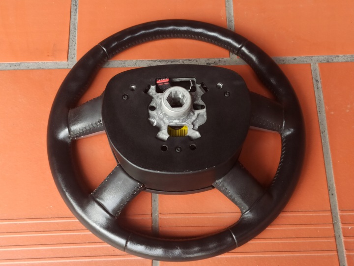 VOLANT CUIR FORD FOCUS C-MAX I MK1 03-07 EN BON ÉTAT 3M513600BG