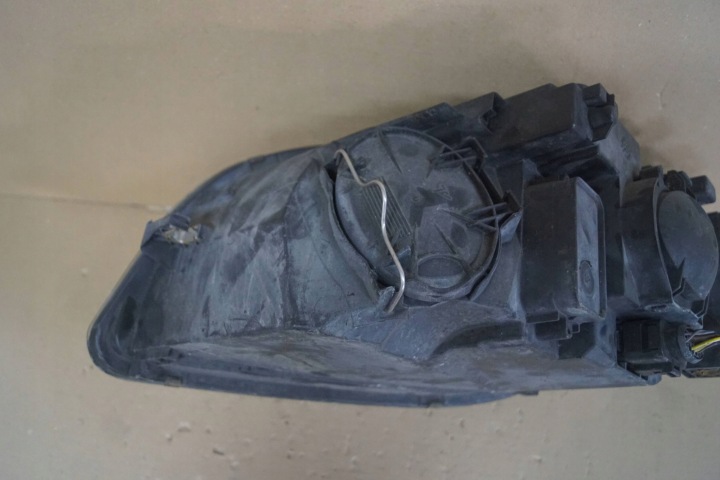 AUDI A4 B7 PHARE DROIT AVANT UK (S2791)