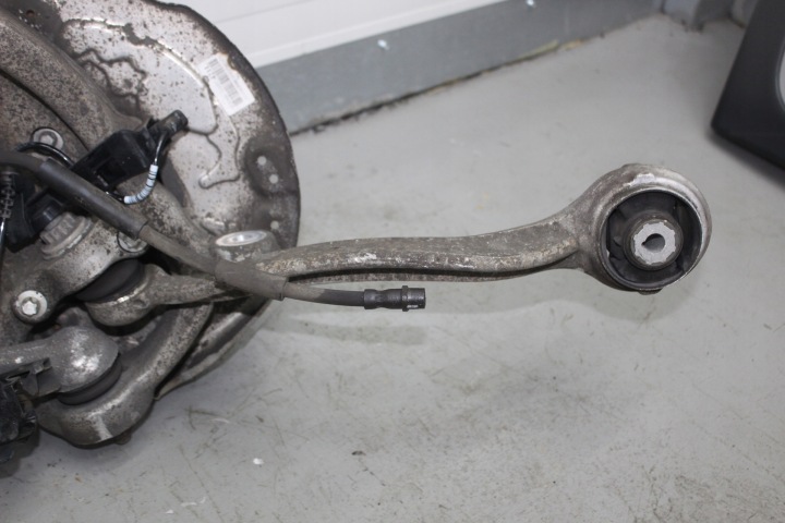 MERCEDES E CLASSE W213 SUSPENSION GAUCHE AVANT ROTULE DE DIRECTION A2133324700