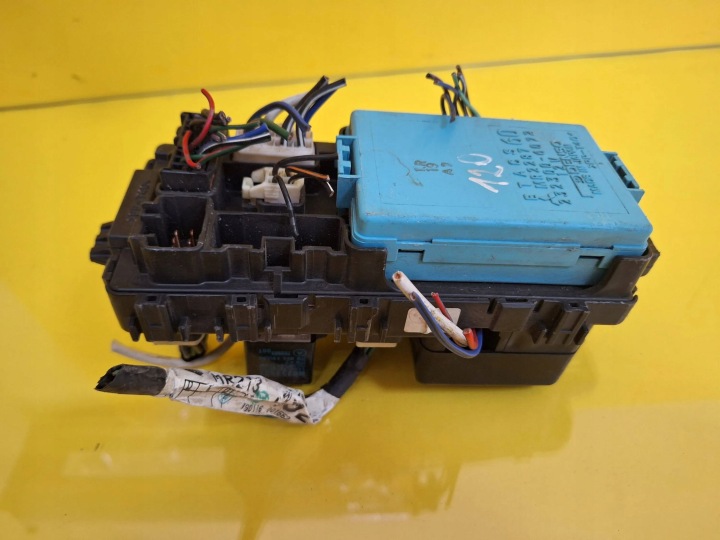 BOÎTE FUSIBLES MITSUBISHI COLT MR228760 NR120