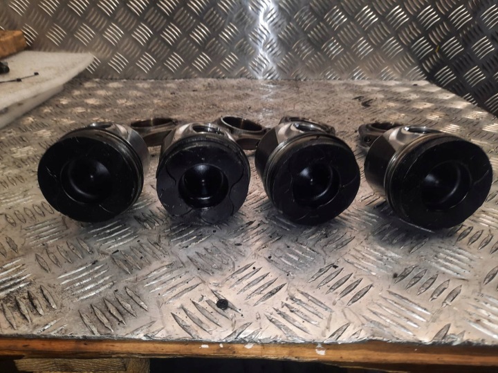 VOLVO S60 V70 XC70 XC90 2.4 D5 PISTON BIELLE 81L118 BIELLE D5244T
