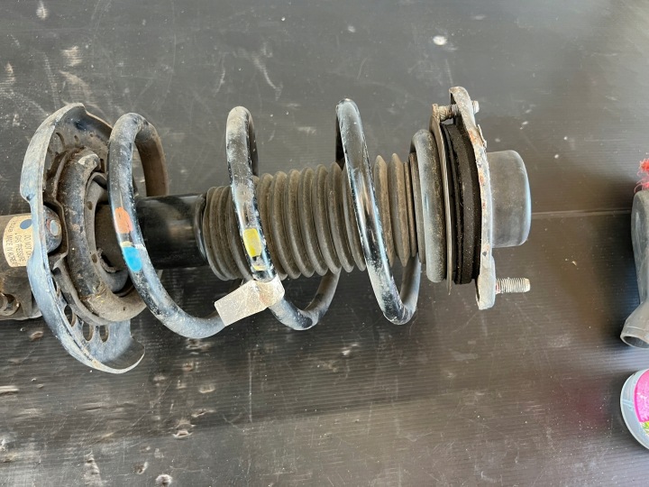 AMORTISSEUR AVANT GAUCHE HYUNDAI I40 11-14 546613ZAB0