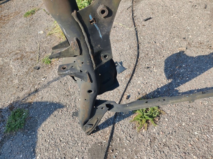 BMW X5 E70 2008 POUTRE ESSIEUX AVANT