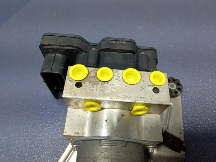 BMW 5 F10 F11 2.0 D POMPE ABS 6856841