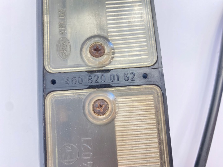 AMPOULE ÉCLAIRAGE CADRE DE PLAQUE D'IMMATRICULATION MERCEDES W460 W461 4608200162