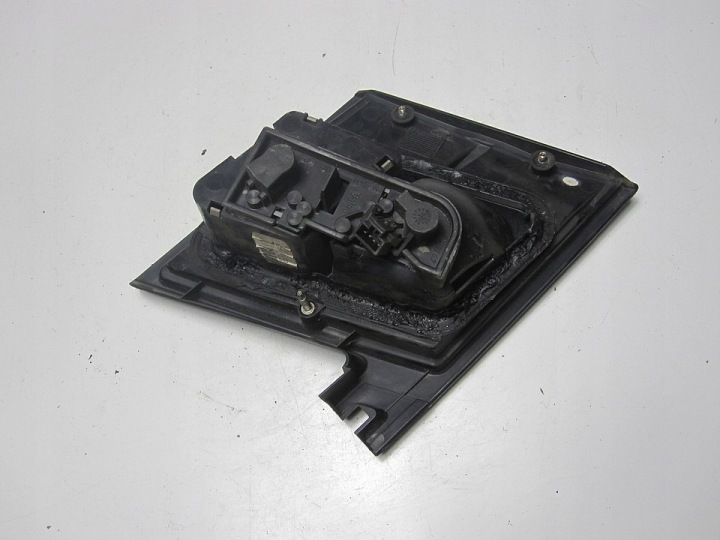 PHARE ARRIÈRE GAUCHE COUVERCLES DE COFFRE NISSAN PRIMERA P11 HAYON (207)