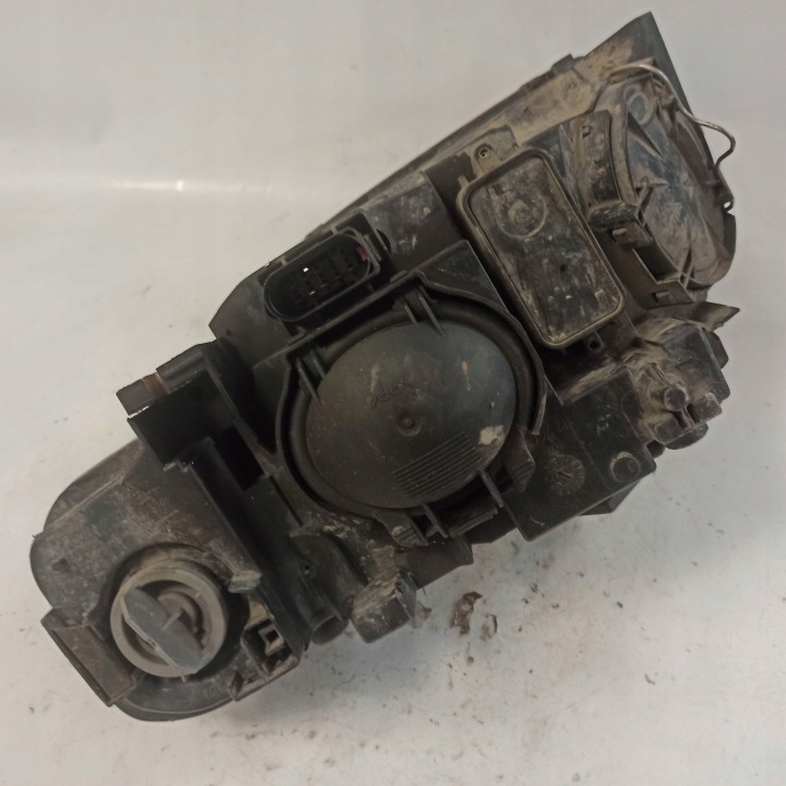 AUDI A4 B7 PHARE DROIT AVANT 8E0941004AJ