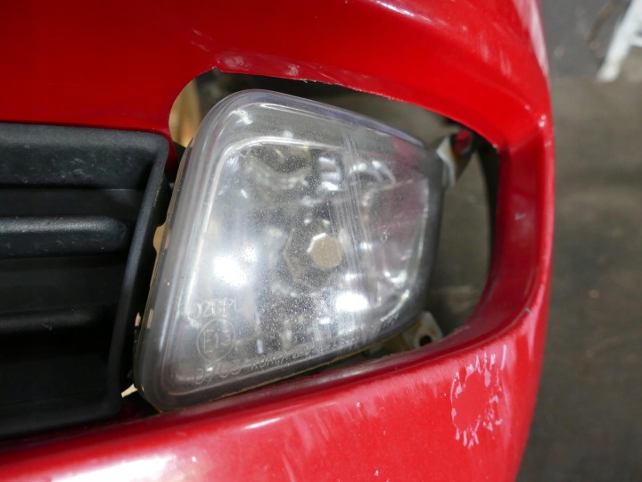 HYUNDAI MATRIX PARE-CHOCS PHARES ANTIBROUILLARD AVANT VX SAMBA RED