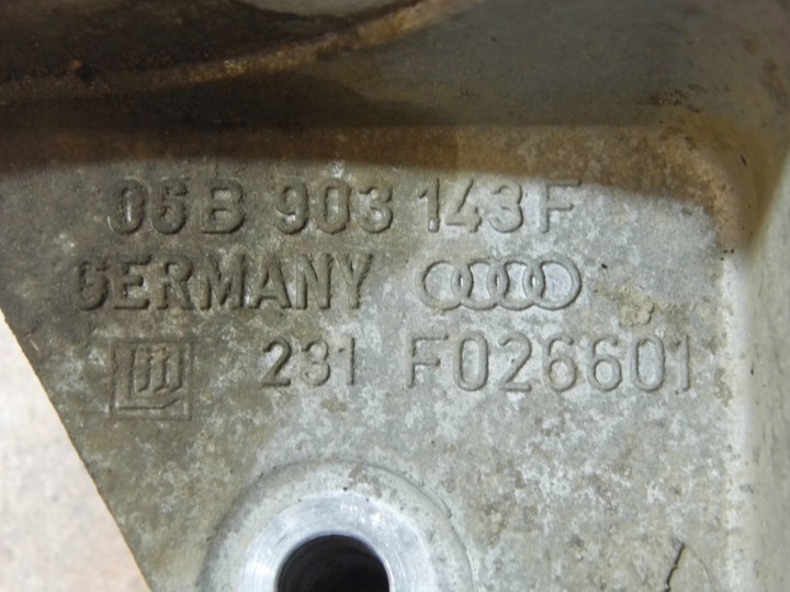 PASSAT B5 1.6B 98' BERLINE POIGNÉE ALTERNATEUR 06B903143F