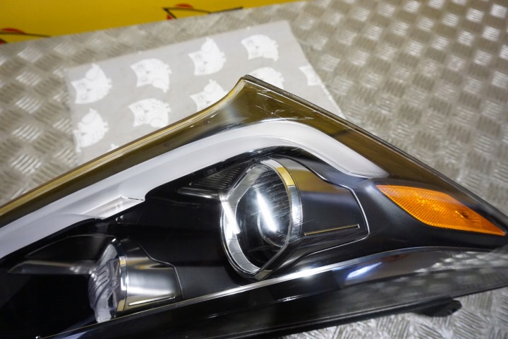 HYUNDAI GRAND SANTA FE 2015- PROJECTEUR PHARE XÉNON AVEC LED DROITE USA