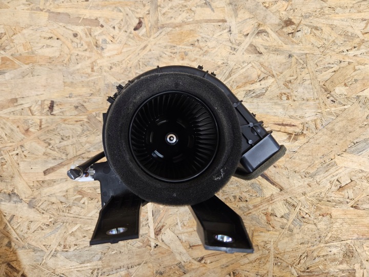 TOYOTA PRIUS IV 16- VENTILATEUR BATTERIES